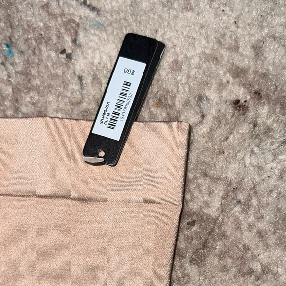 Skims high waisted thong - size md- color clay - skims shapewear - sculpting - Picture 3 of 3